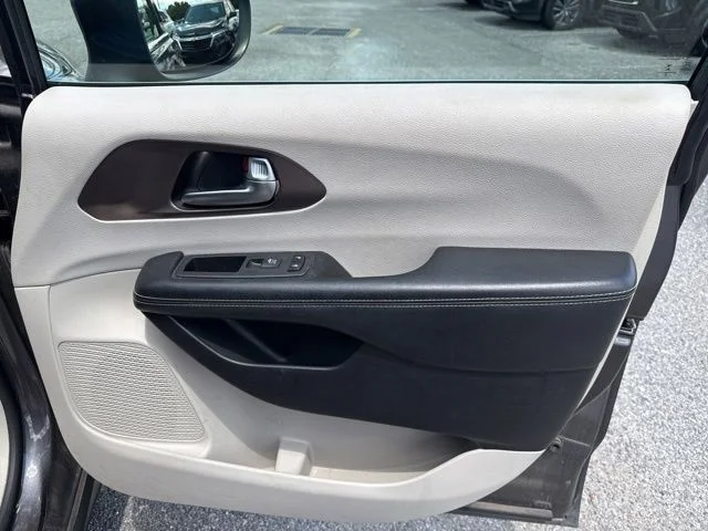 Used 2021 Gray Chrysler LXI image 15