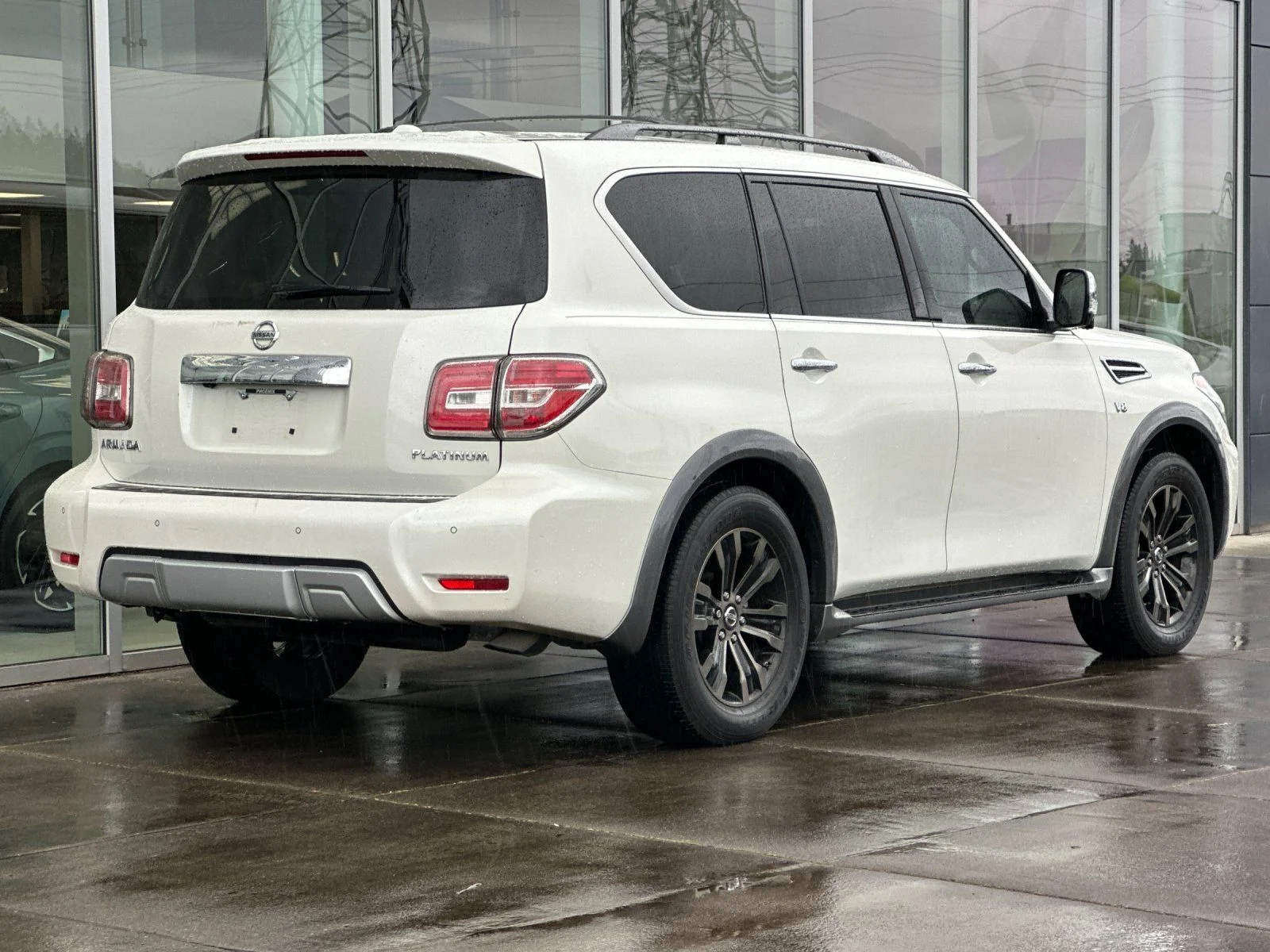 Used 2017 Pearl White Nissan Platinum image 3