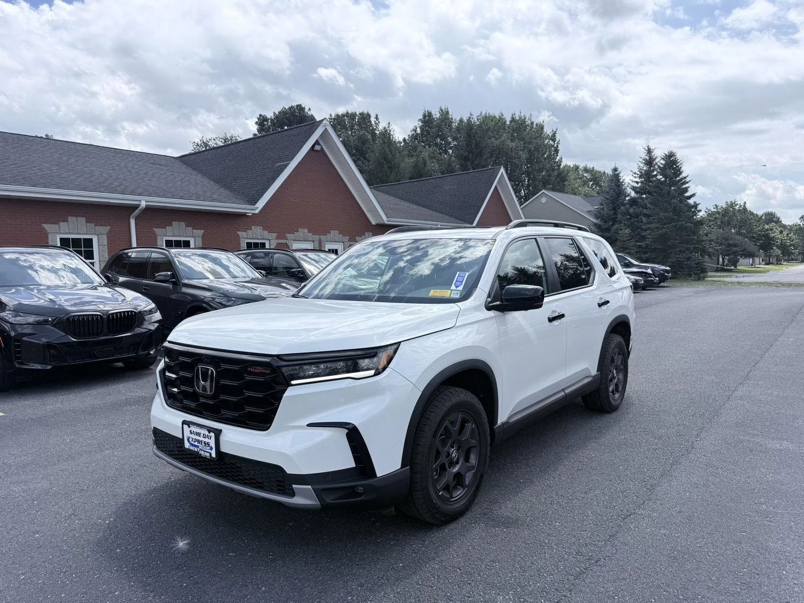 Used 2025 Platinum White Pearl Honda TrailSport image 3