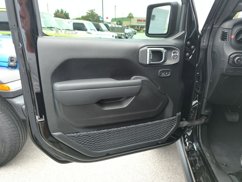 New 2026 Black Clear-Coat Exterior Paint Jeep Rubicon image 18