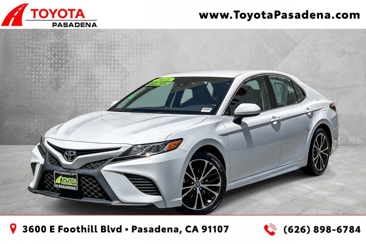 Used 2018 SUPER WHITE Toyota SE image 1