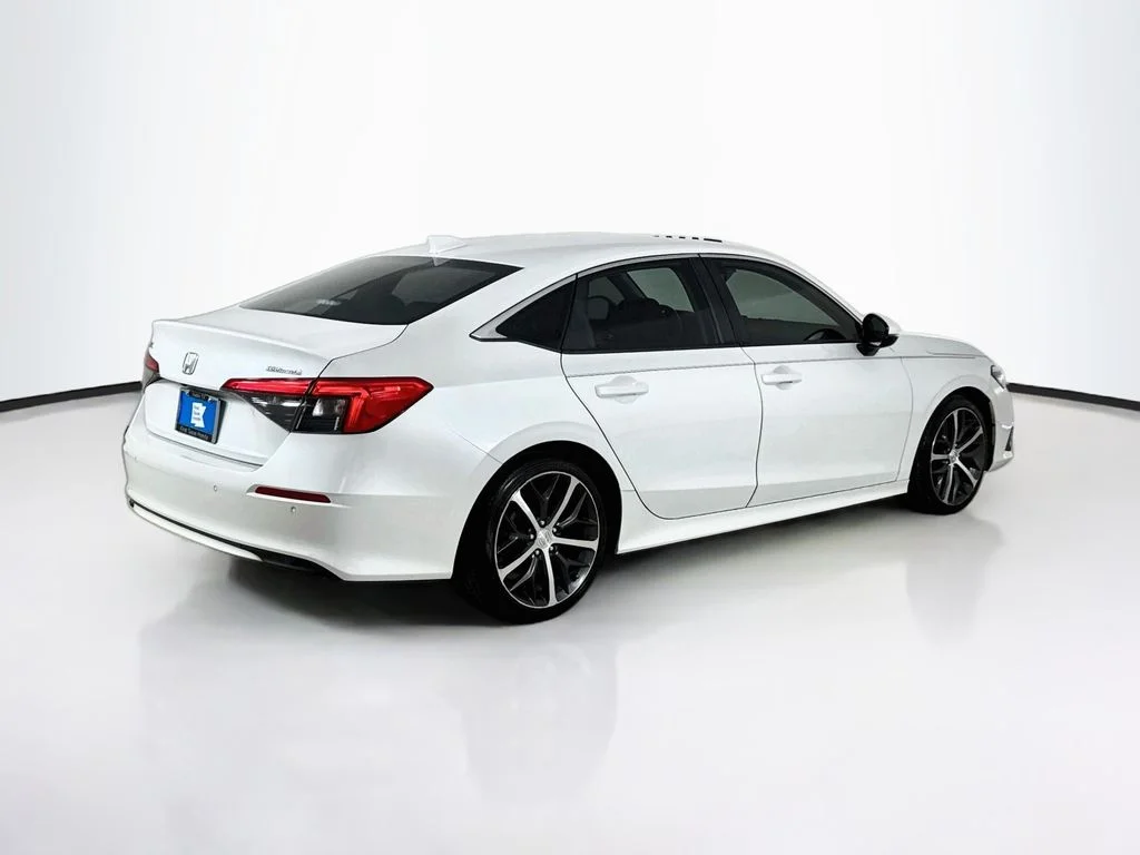 Certified Used 2022 Platinum White Pearl Honda Touring image 8