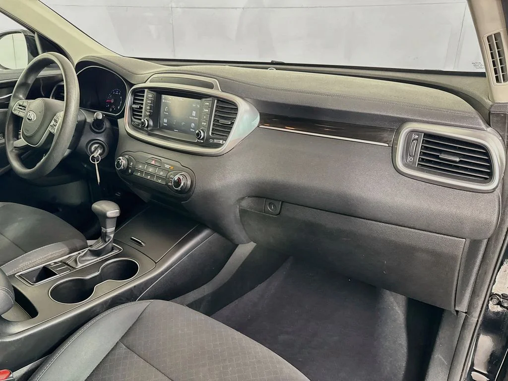 Used 2019 Black Kia L image 35