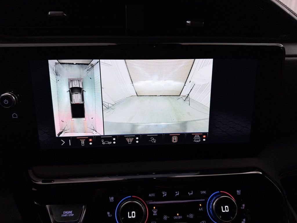 Used 2024 White GMC AT4 image 16