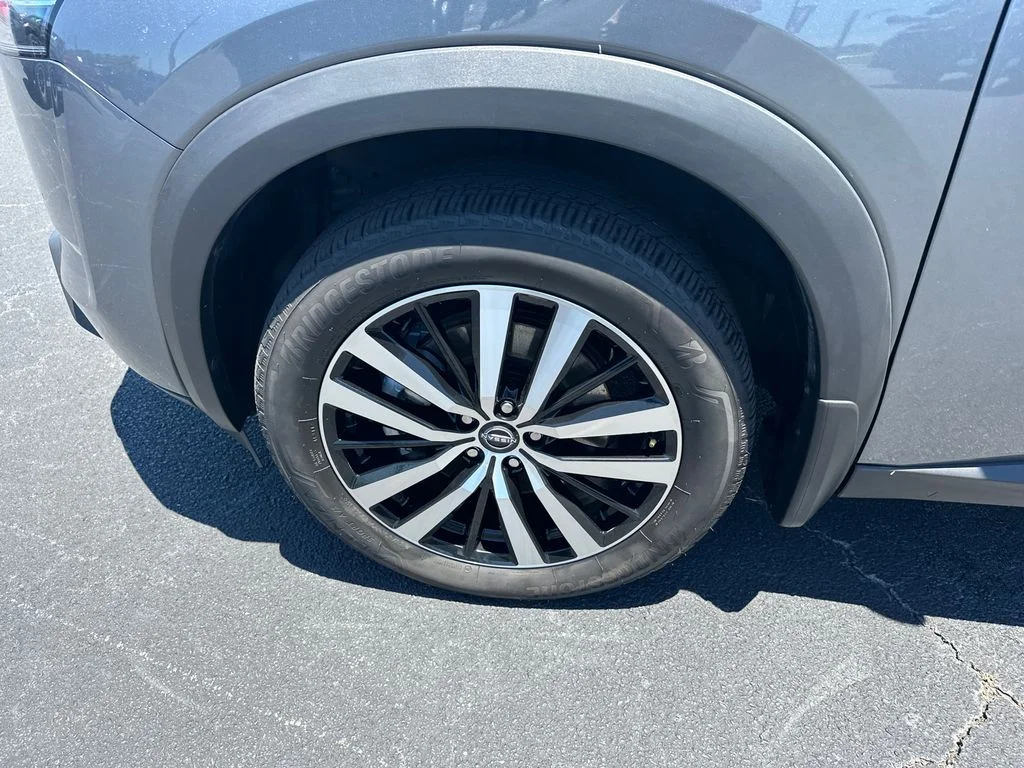 Used 2024 Gray Nissan Platinum image 11
