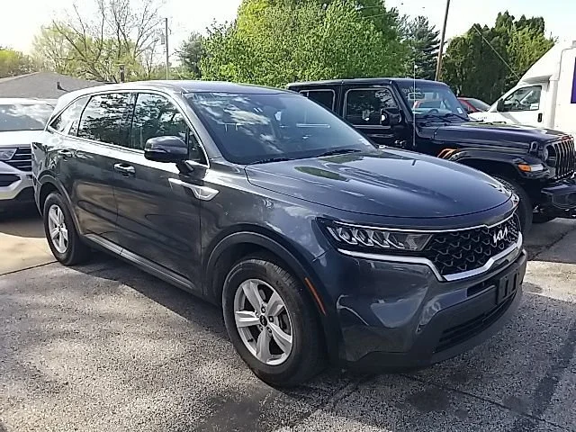 2023 Kia Sorento LX AT's photo