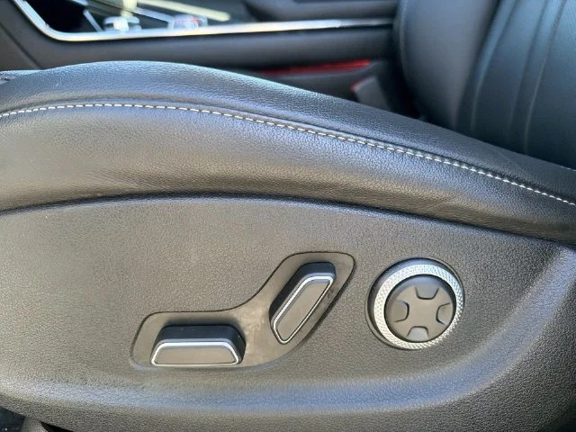 Used 2025 Silver Genesis 2.5T image 36