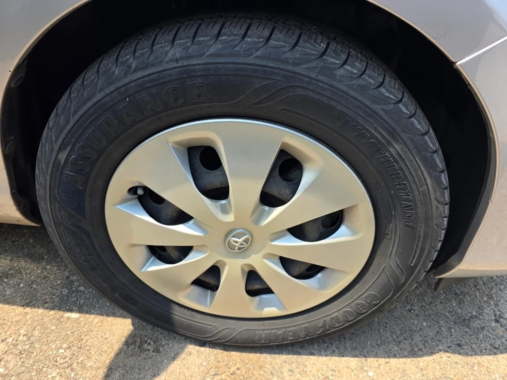 Used 2014 Classic Silver Metallic Toyota One image 9