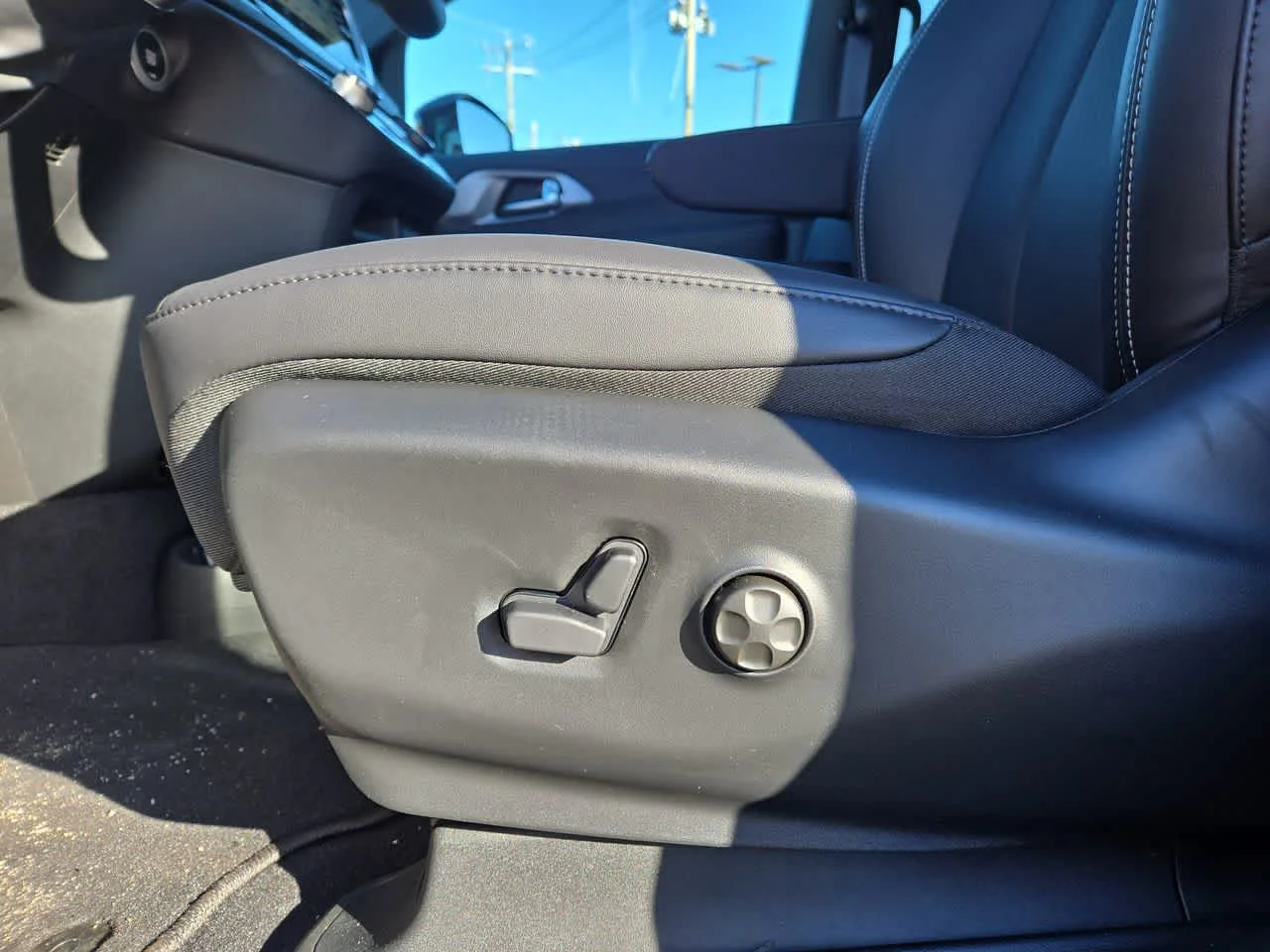2026 Chrysler Pacifica Select - Photo 14