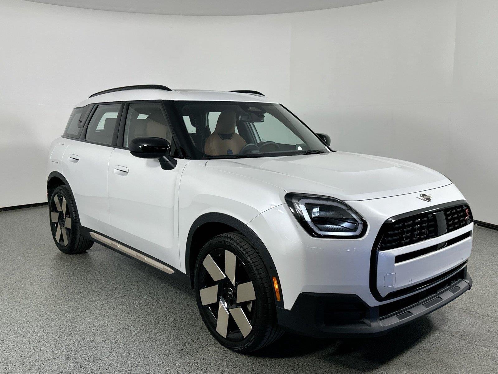 Used 2025 Nanuq White Metallic MINI S image 3