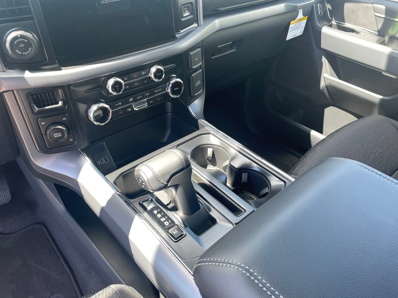 New 2026 Oxford White Ford XLT image 16