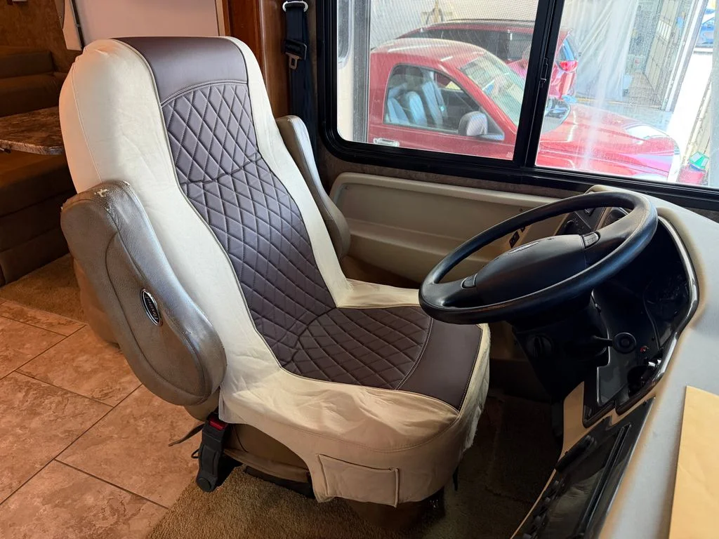 Used 2014  Tiffin  image 129