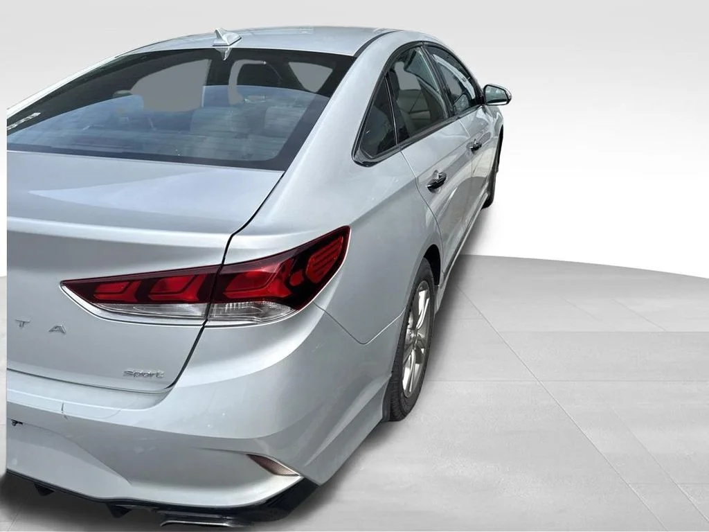 Used 2019 Silver Hyundai Sport image 8