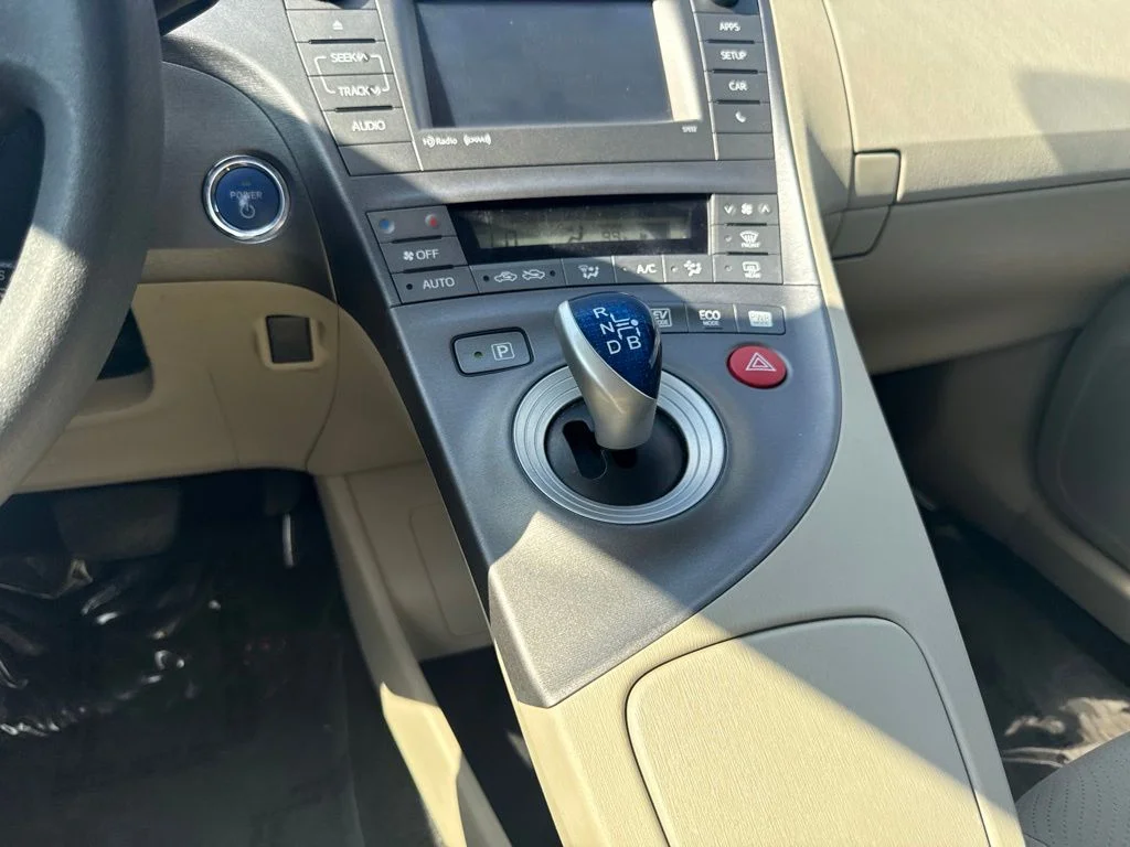 Used 2013 Beige Toyota Three image 13