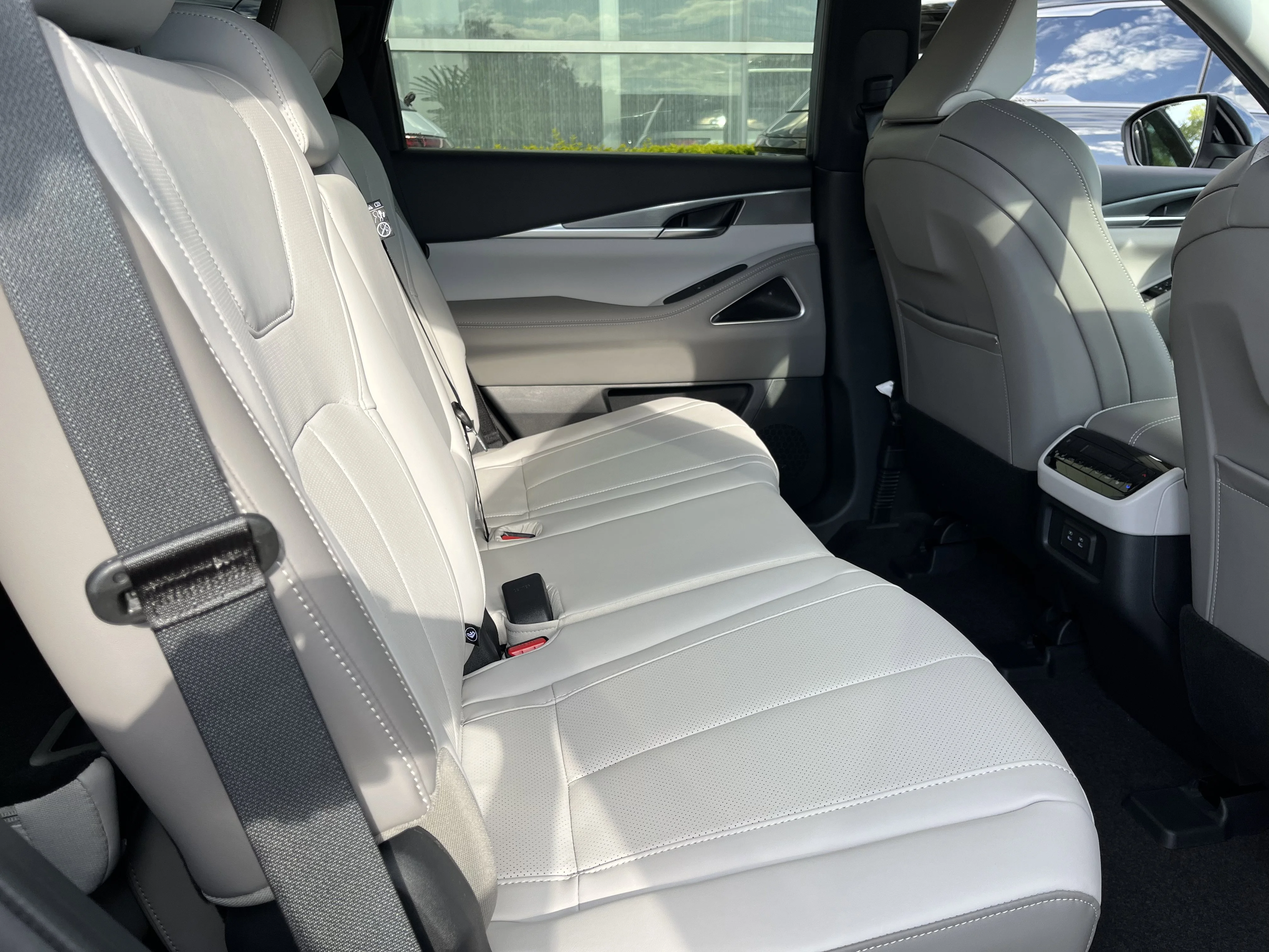 New 2027 Graphite Shadow INFINITI LUXE image 18