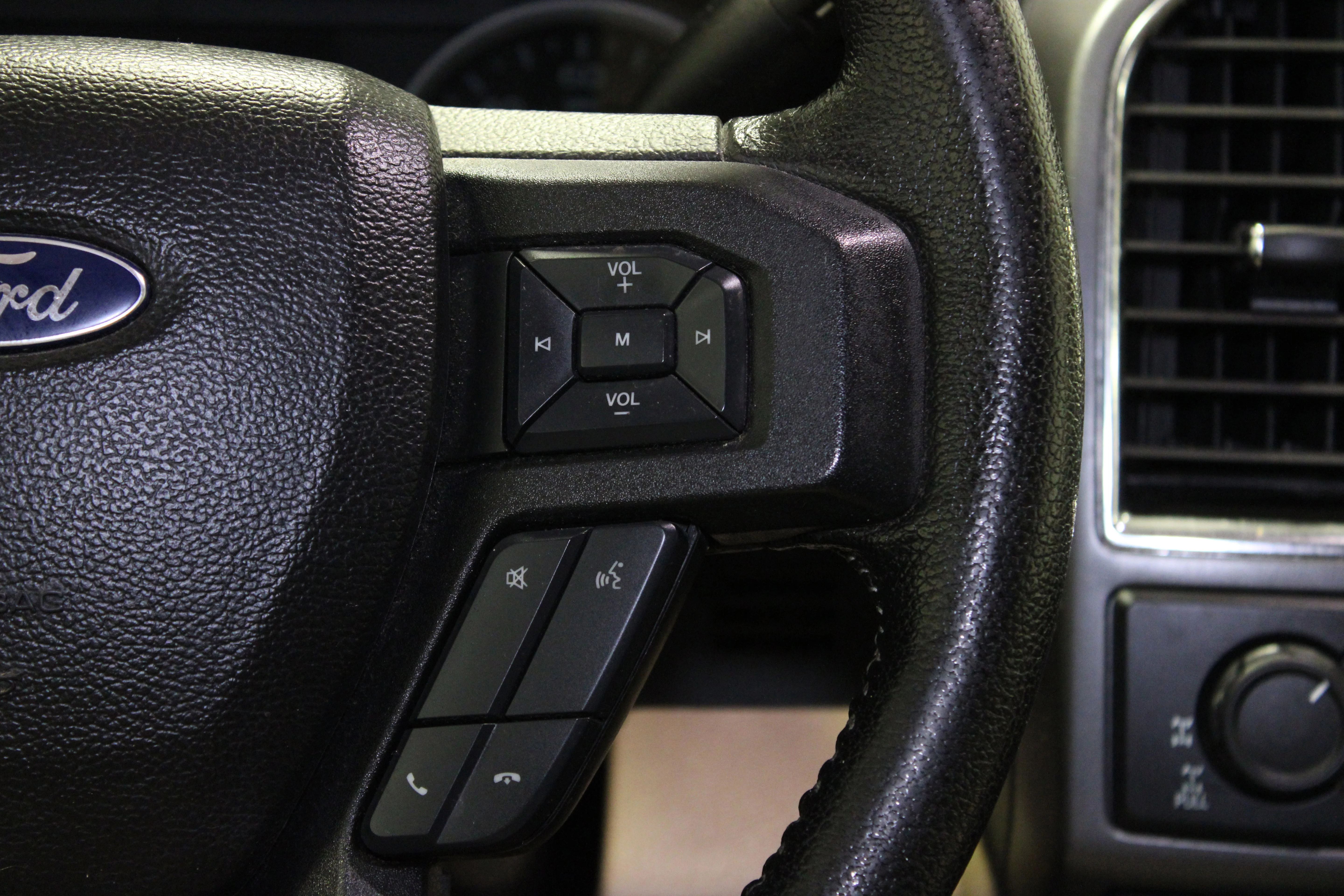 Used 2016 Bronze Ford XLT image 24