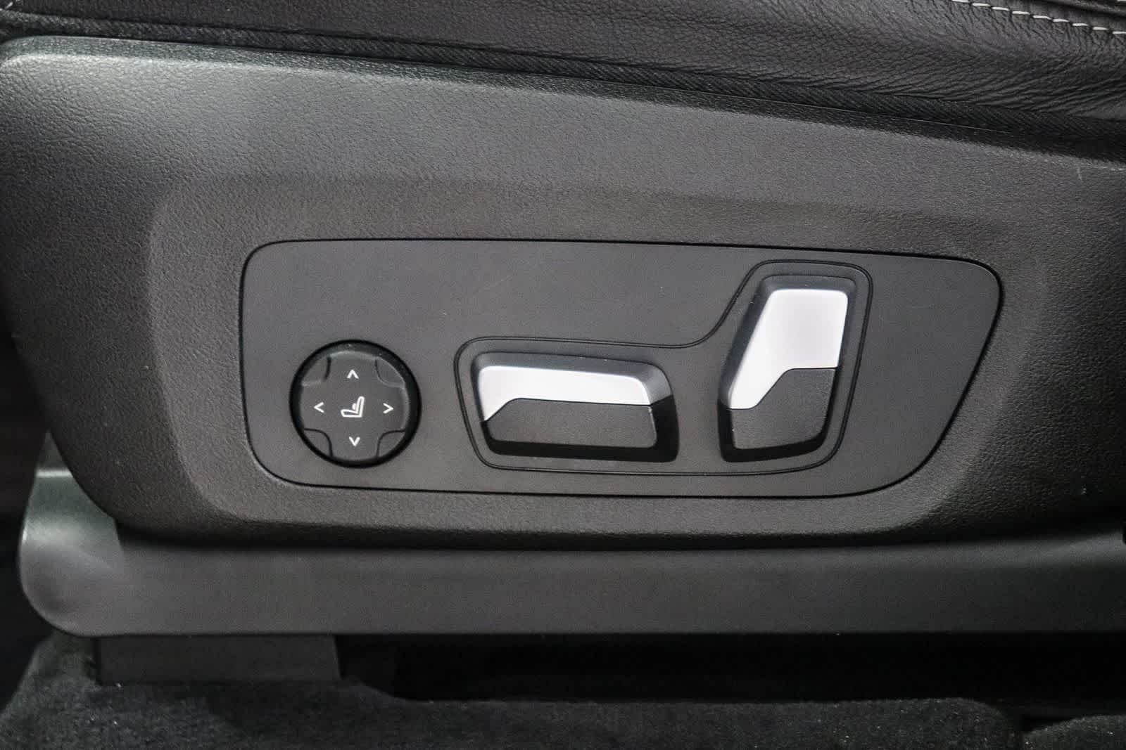 Used 2022 Black Sapphire Metallic BMW xDrive30i image 21