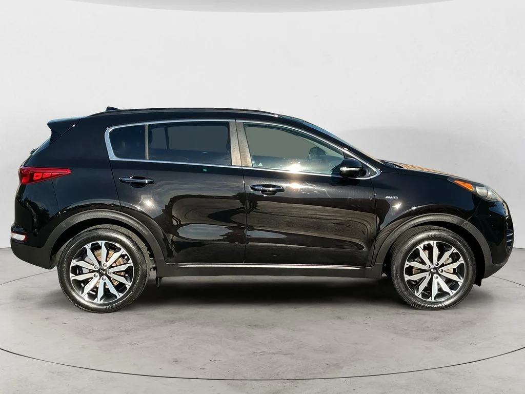 Used 2018 Red Kia EX image 4