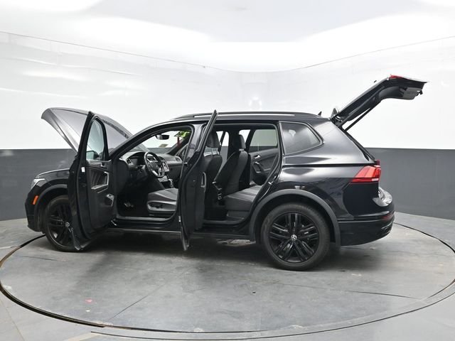 Used 2022 Black Volkswagen 2.0T SE R-Line Black image 36