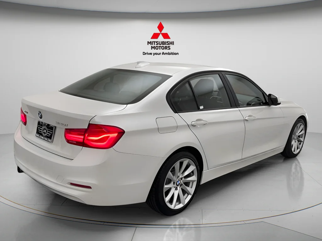 Used 2018 White Metallic BMW 320i xDrive image 4