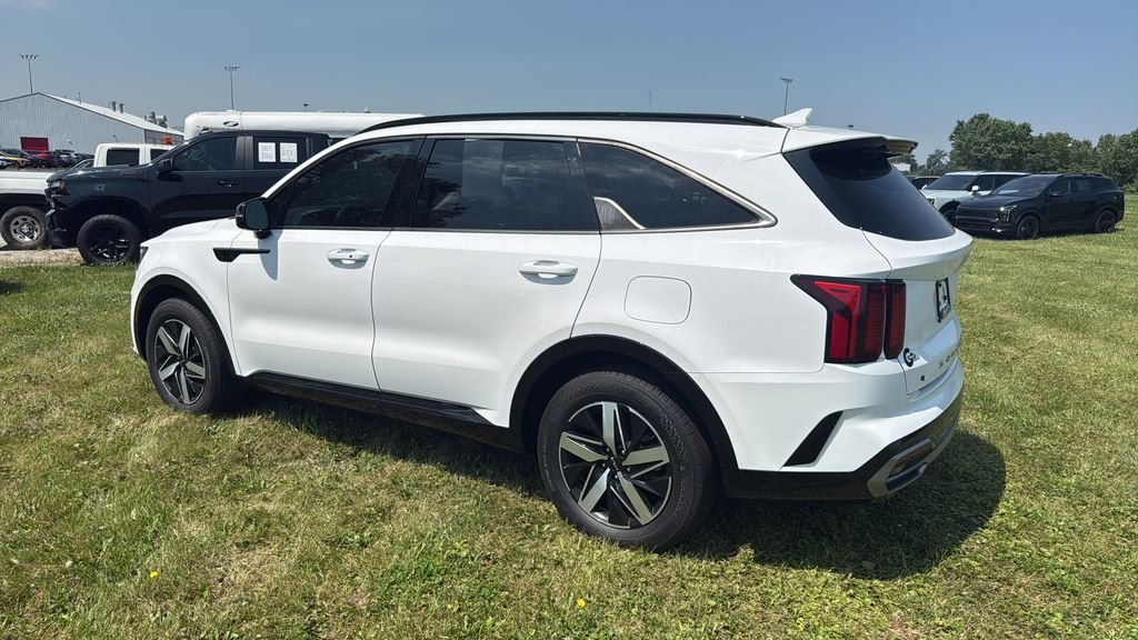 Used 2022 White Kia S image 4