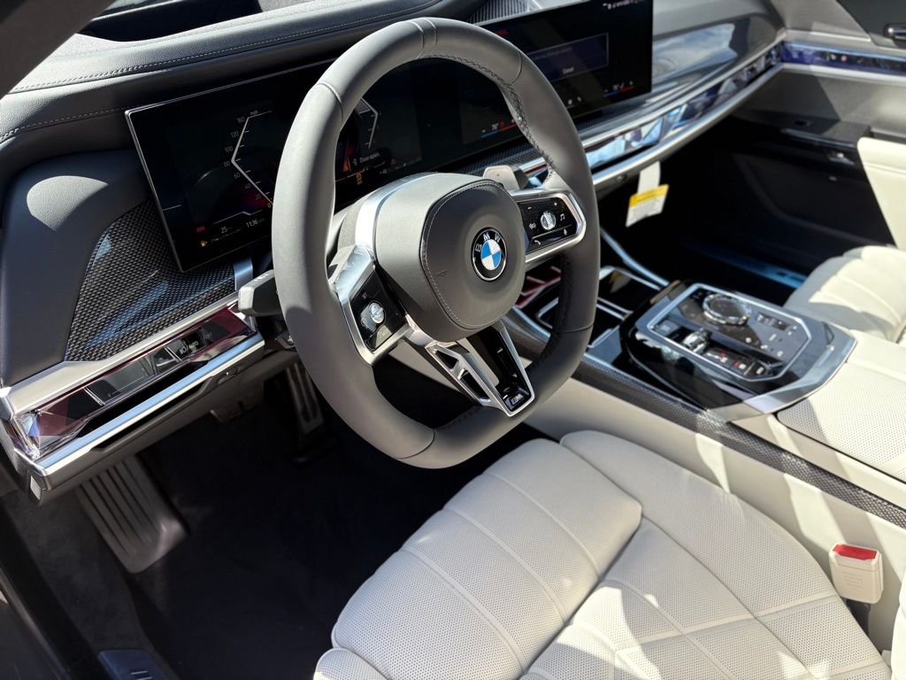 2025 BMW 7 Series 760i - Photo 9