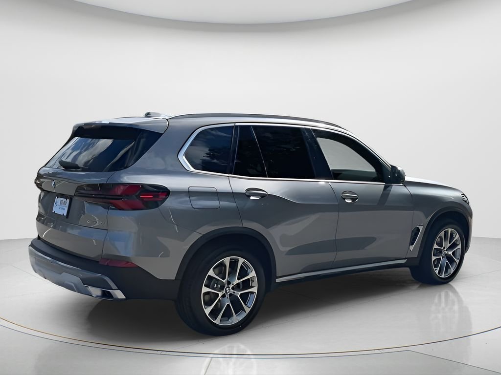 New 2026 Skyscraper Grey Metallic BMW sDrive40i image 8