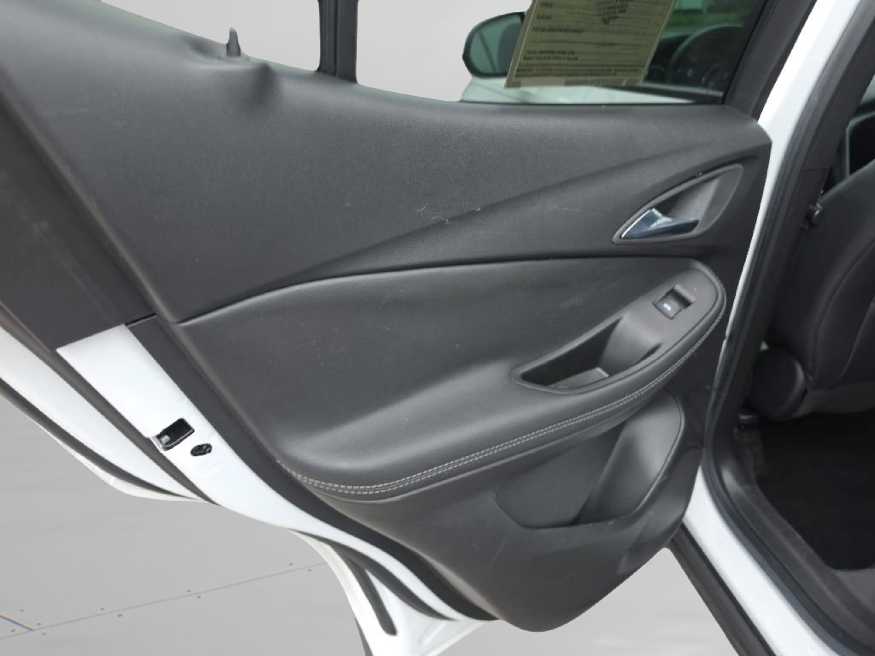 Used 2022 Summit White Buick Select image 27