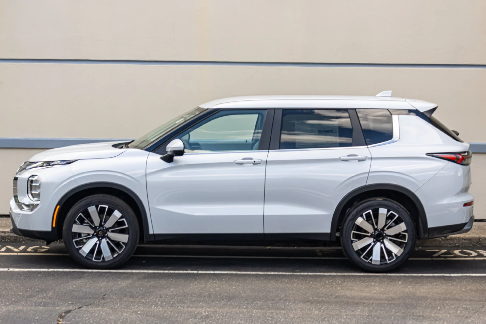 New 2026 White Mitsubishi SE 1.5T 2WD image 7
