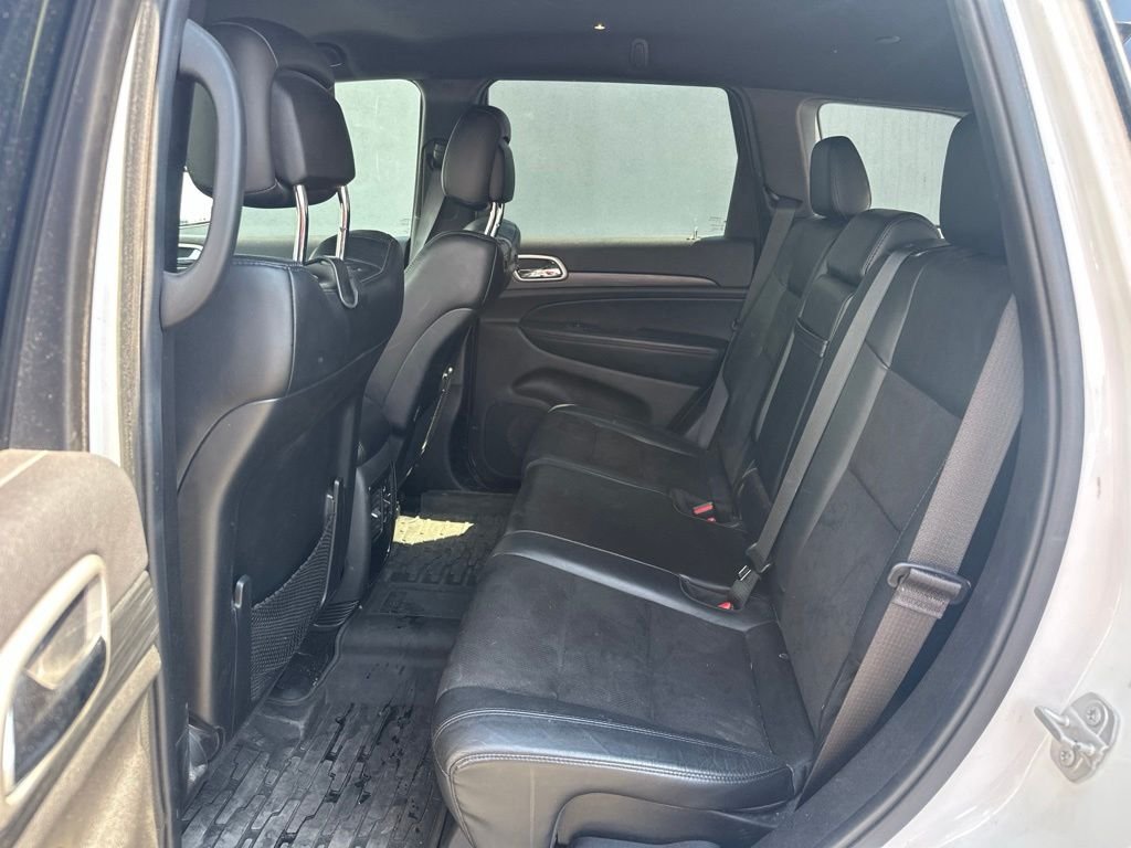 Used 2020 White Jeep Laredo image 12