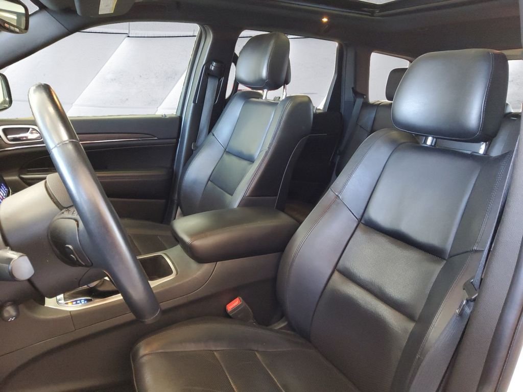 Used 2019 White Jeep Limited image 8