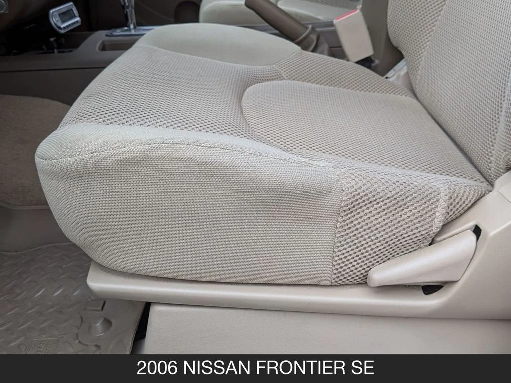 Used 2006 White Nissan SE image 15