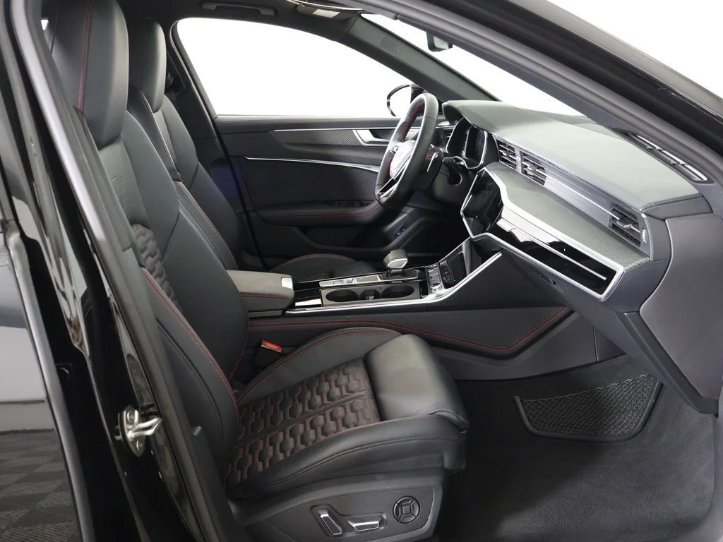 Used 2025 Mythos Black Metallic Audi 4.0T image 33