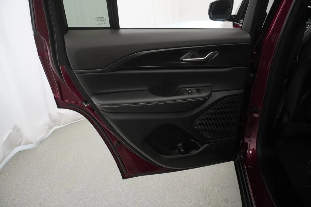Used 2025 Red Jeep Altitude X image 39