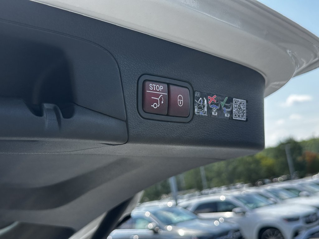 New 2027 Polar White Mercedes-Benz GLS 450 image 59