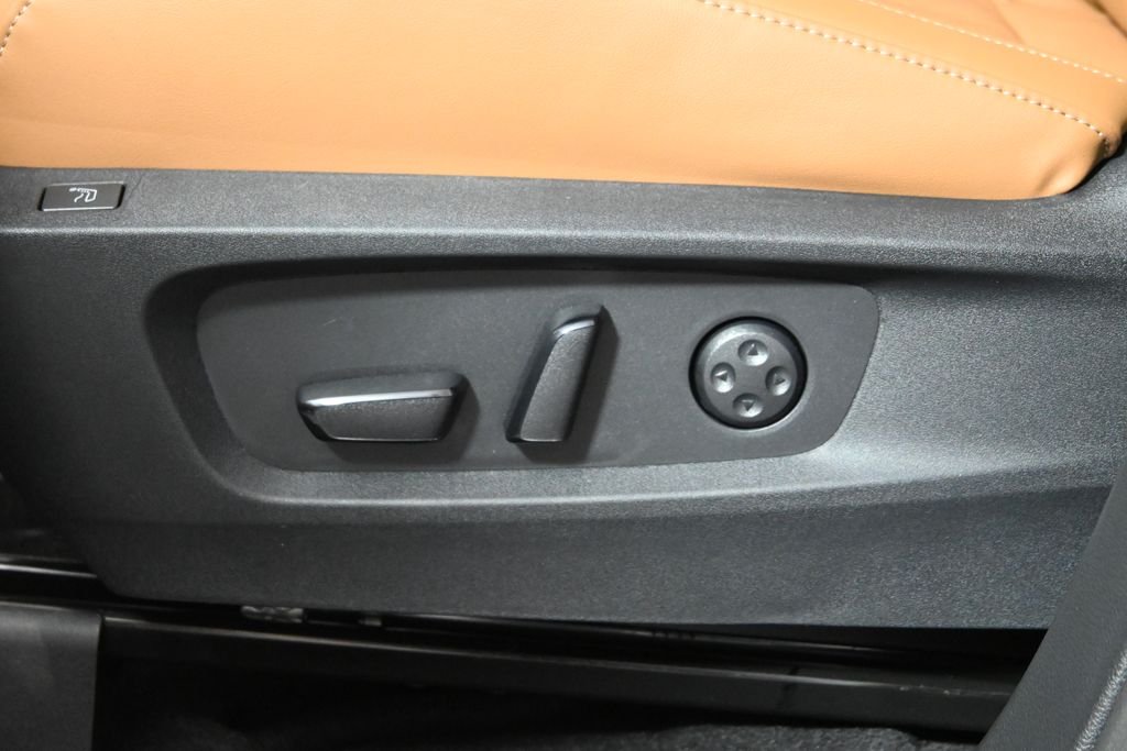 Certified Used 2025 Black INFINITI Sensory image 22