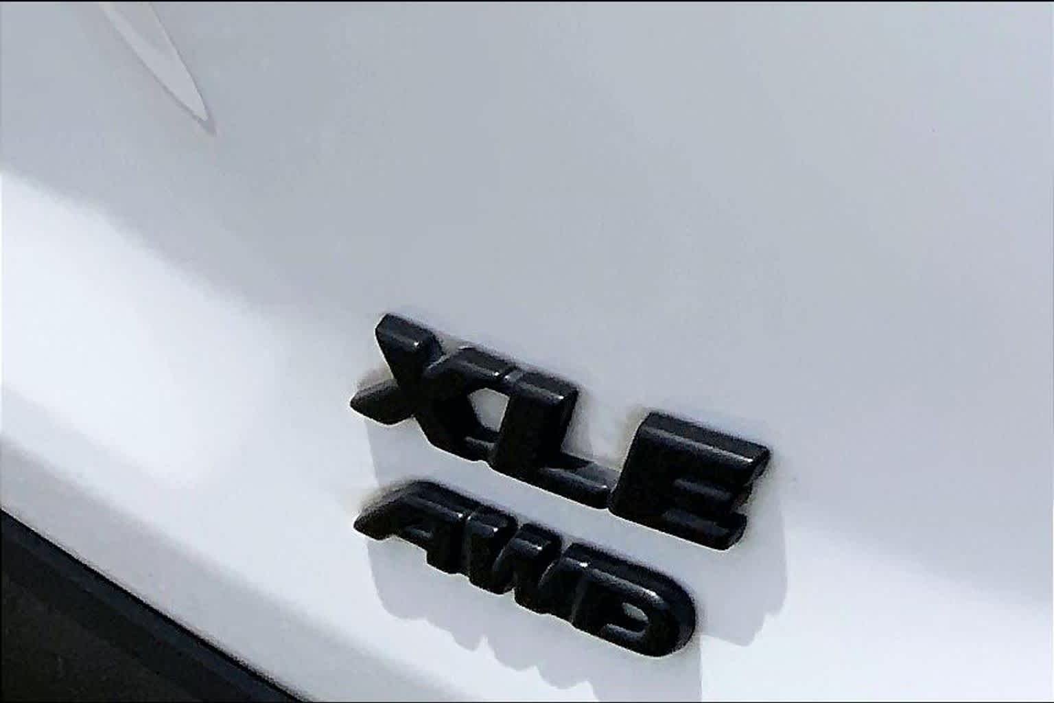 Used 2025 Ice Cap Toyota XLE image 30