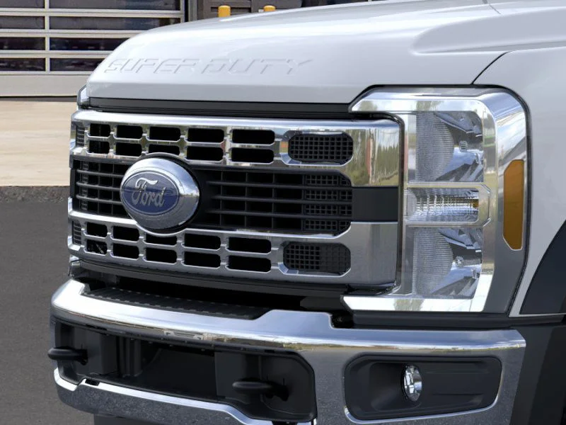 New 2025 Oxford White Ford F-550® XL image 45
