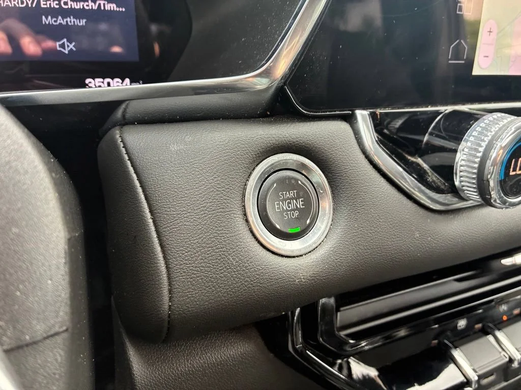 Used 2024 Summit White GMC Elevation image 47