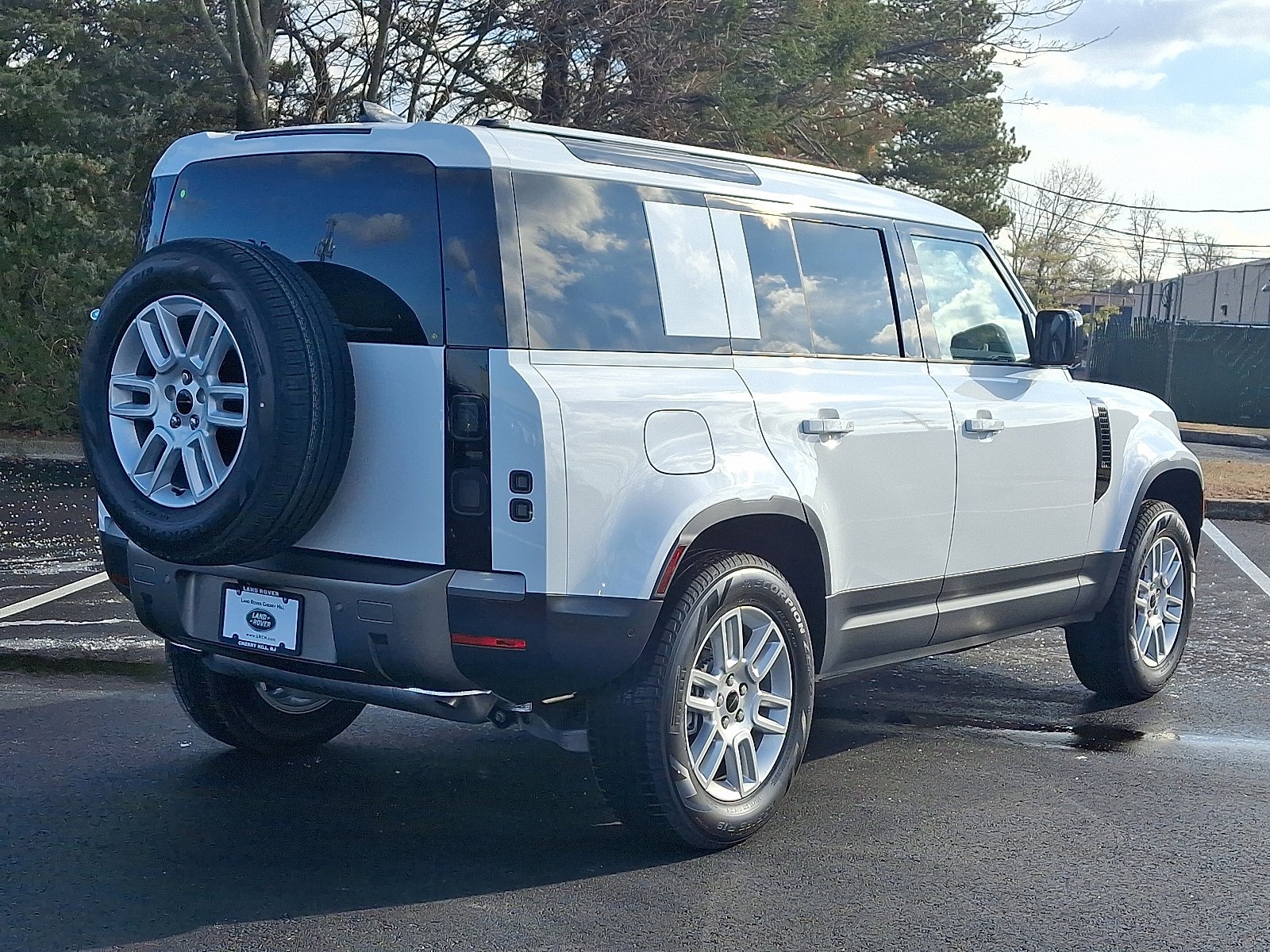 New 2026 Fuji White Land Rover S image 4