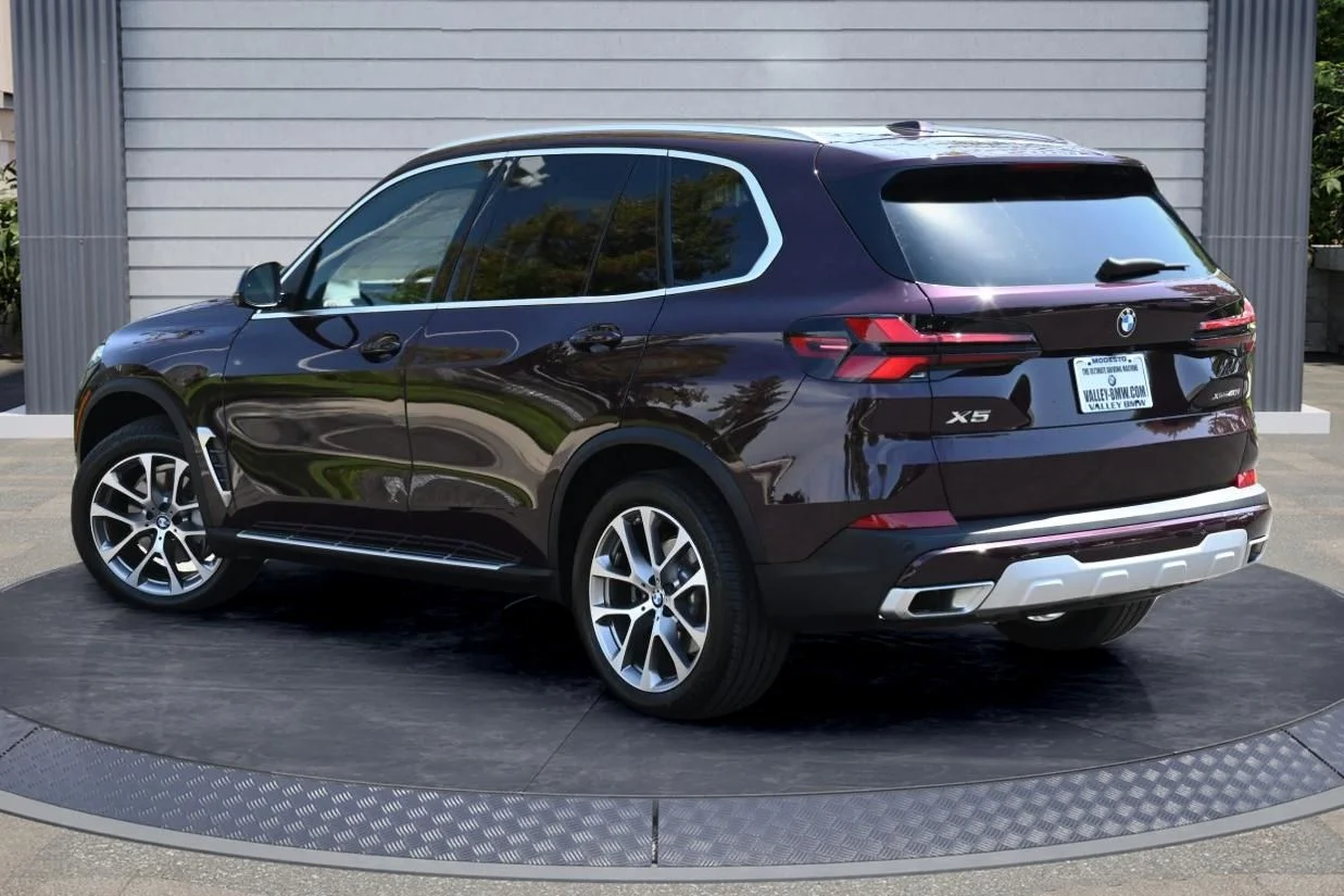Certified Used 2025 Ametrin Metallic BMW xDrive40i image 4