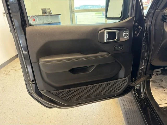 Used 2021 Black Jeep Unlimited Sahara image 39
