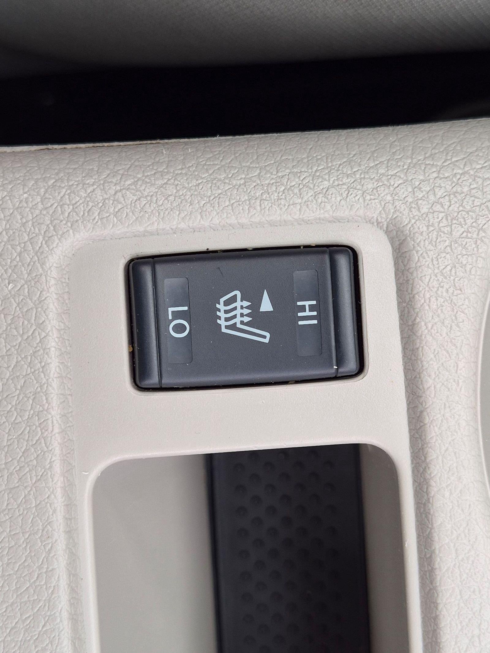 Used 2018 Pearl White Nissan SL image 30