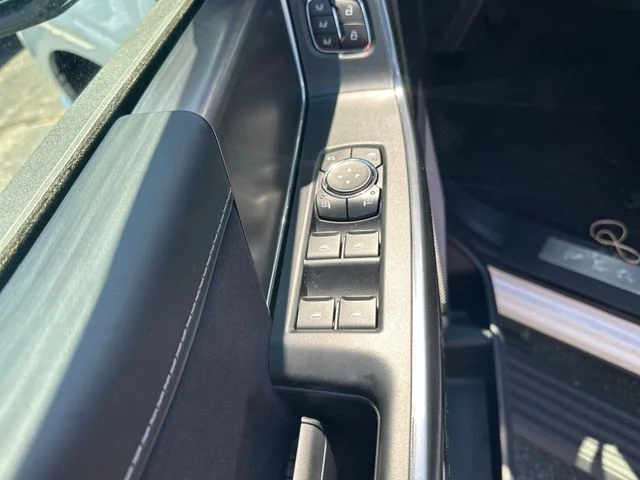 New 2026 Star White Metallic Tri-Coat Ford Platinum® image 25