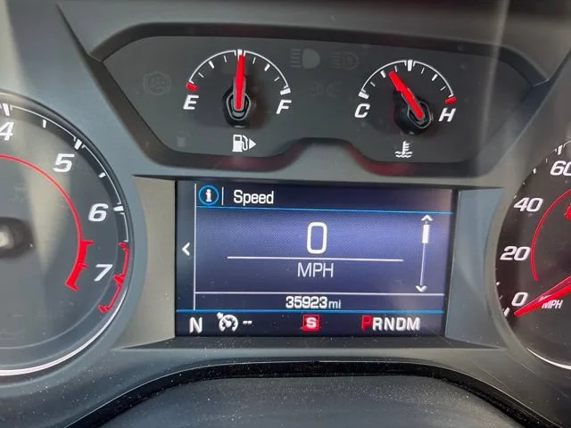2023 Chevrolet Camaro LT1 - Photo 11