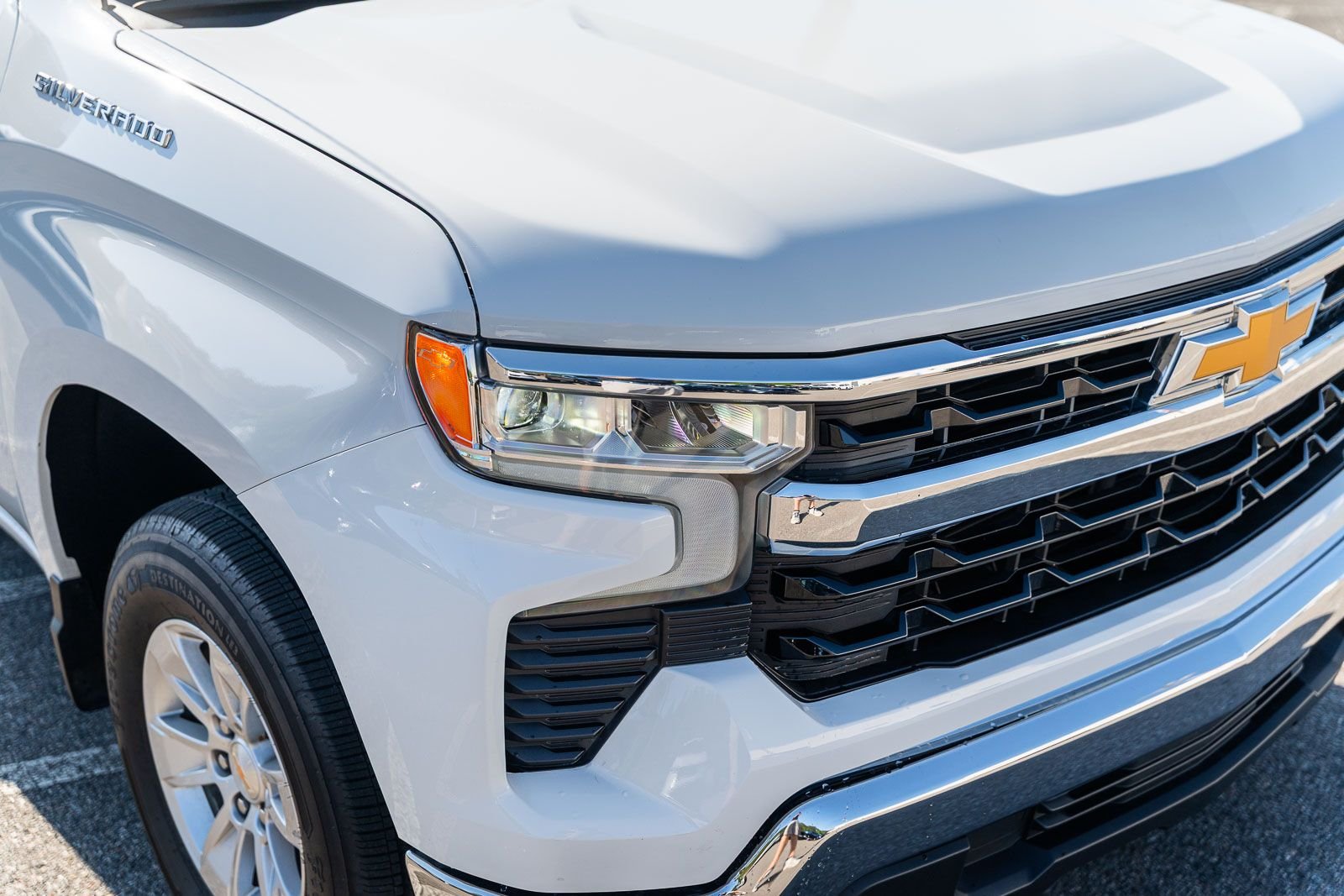 Used 2025 White Chevrolet LT image 10
