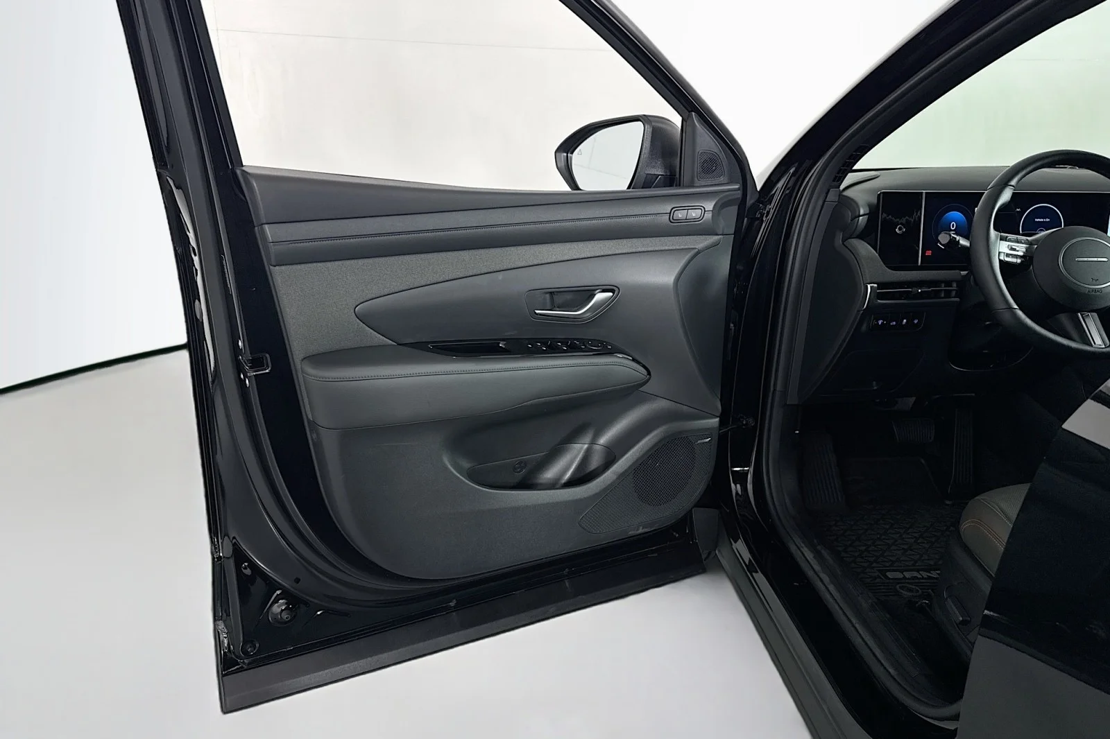 Used 2025 Phantom Black Hyundai Limited image 22