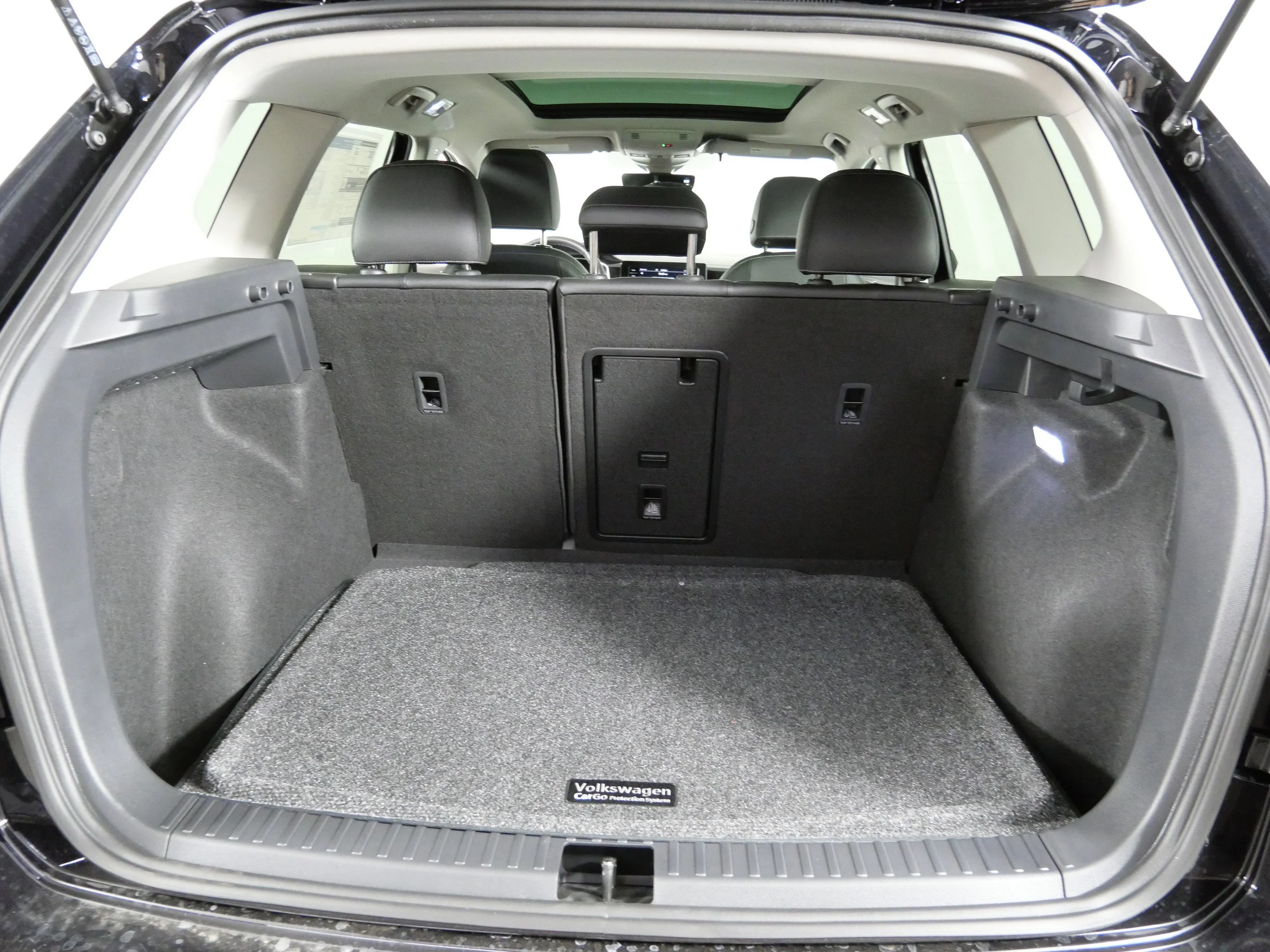 New 2026 Deep Black Pearl Volkswagen SE Black image 18