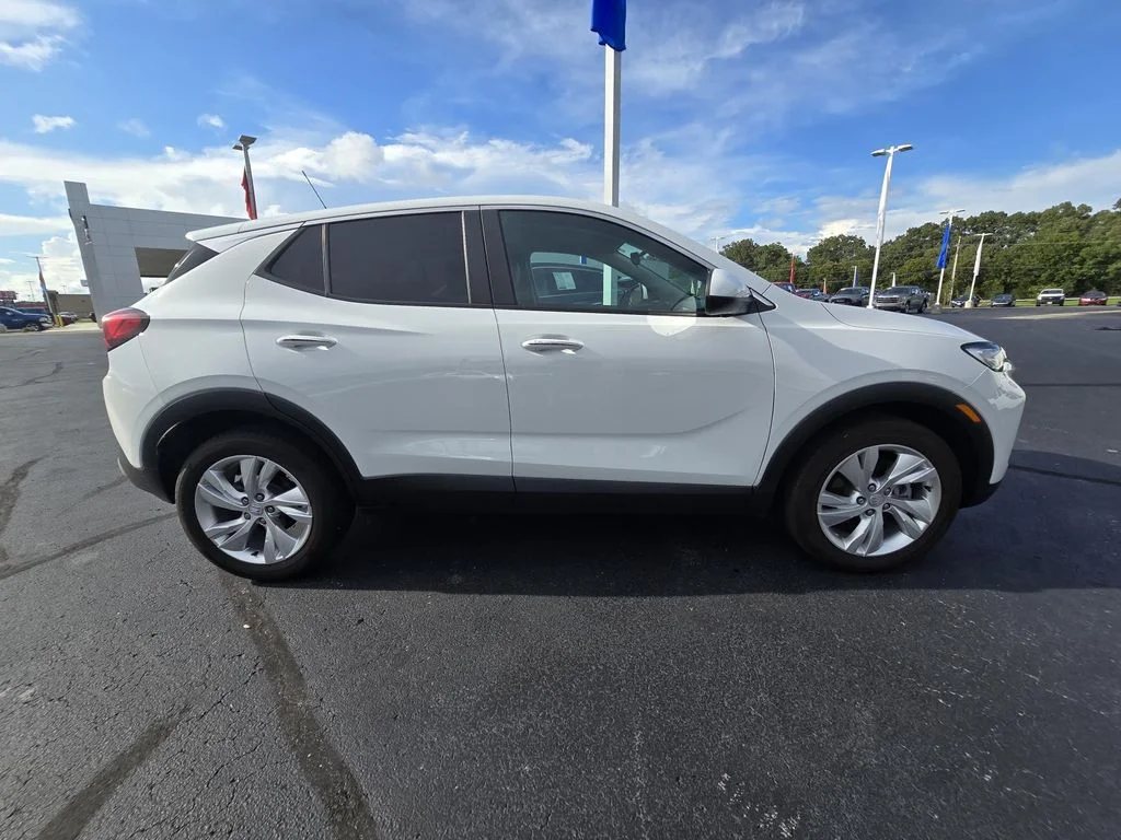 Used 2024 Summit White Buick Preferred image 8