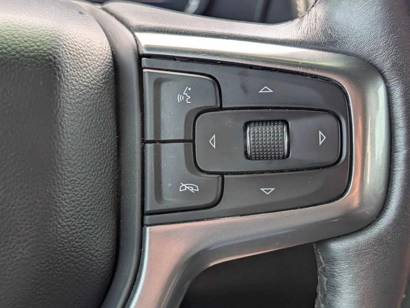 Used 2022 Empire Beige Metallic Chevrolet Z71 image 25